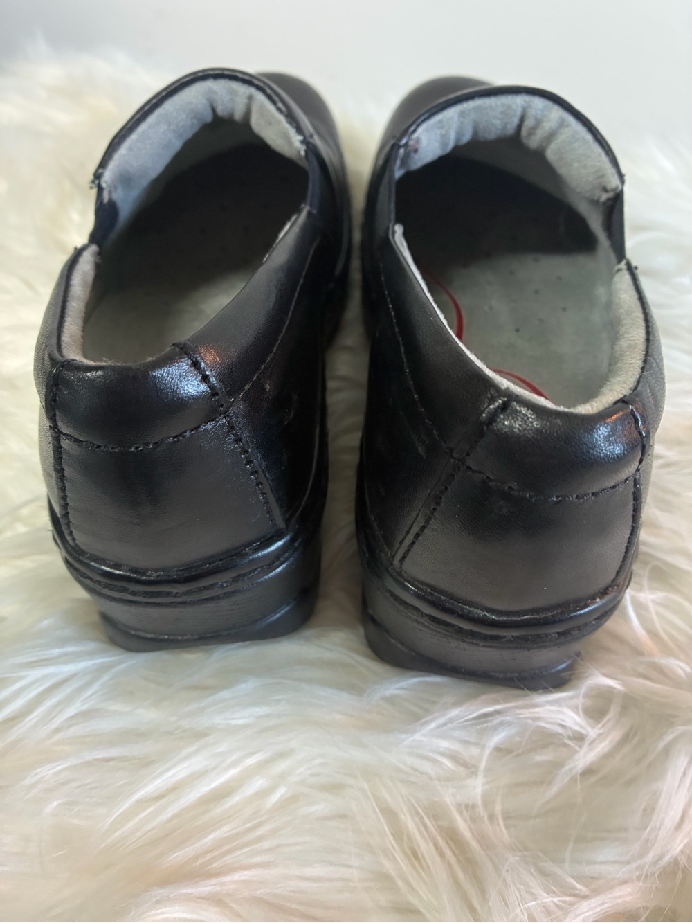 Klogs Black Leather Slip-On Clog with Subtle Red Insole Accent…6W - Picture 6 of 7